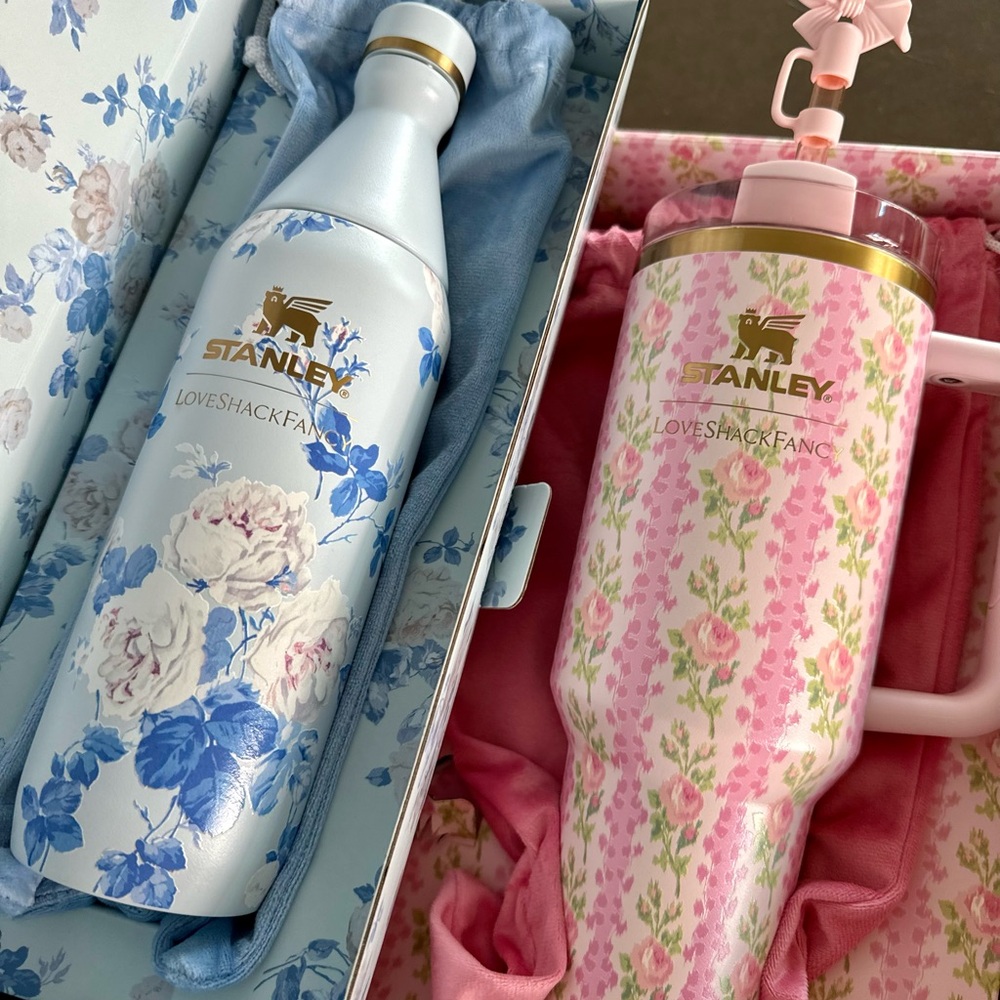 NEW THE STANLEY X LOVESHACKFANCY AIl Day Slim Bottle 20 oz Everblooming Rosettes - Picture 5 of 5